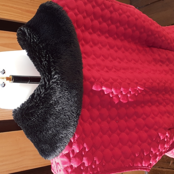 Quilted Vest w/ Removable Faux Fur Collar - Picture 6 of 11